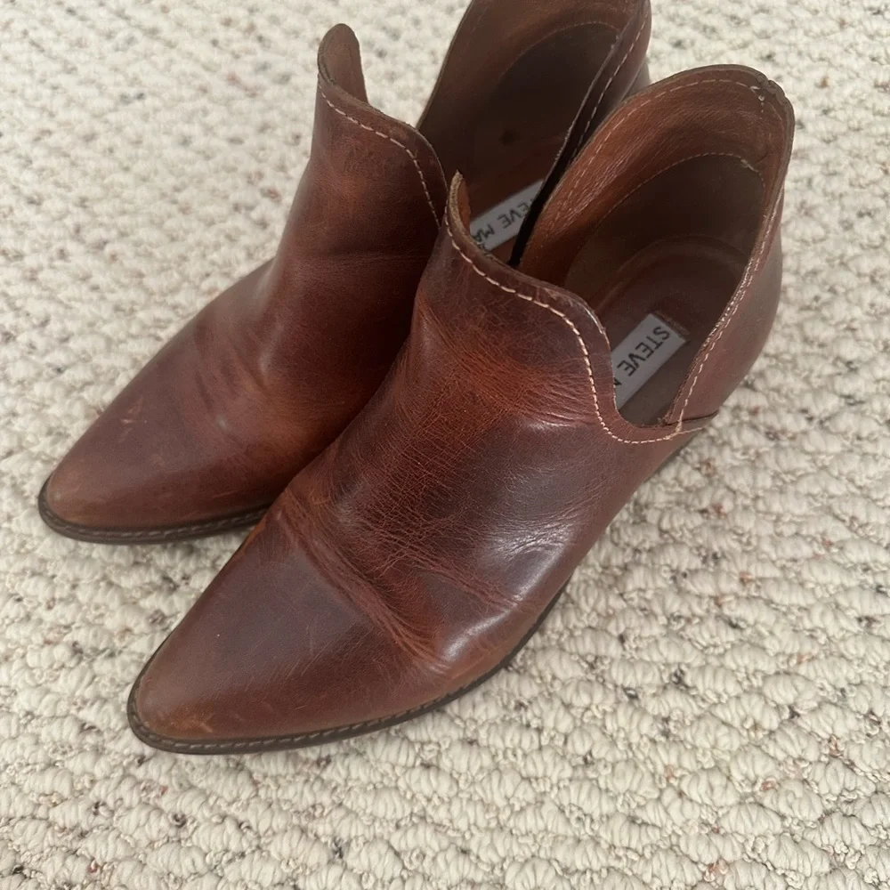 Steve Madden Brown Leather Austin  Ankle Booties